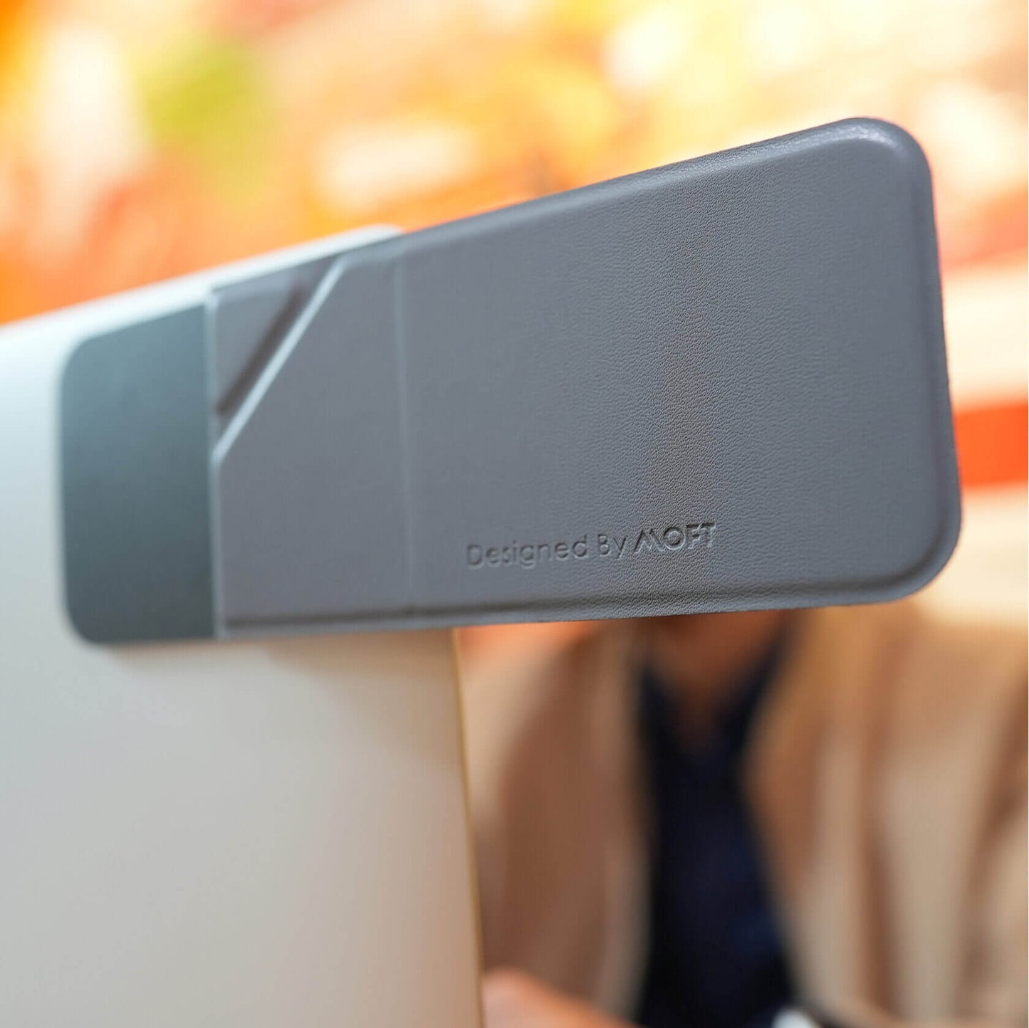 Moft Flip Mount - розкладне кріплення для телефону
