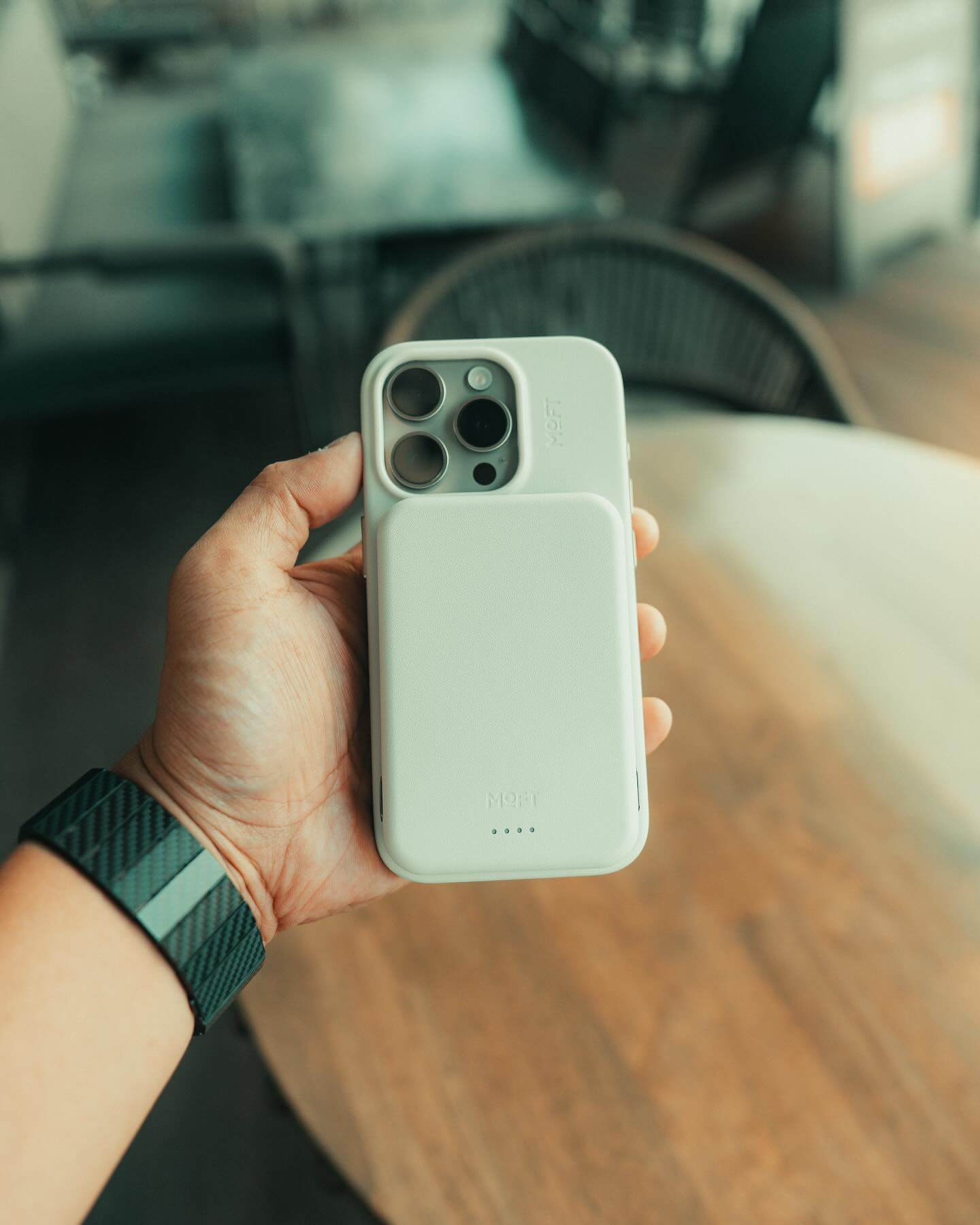 Moft Snap Battery - беспроводной MagSafe повербанк для iPhone
