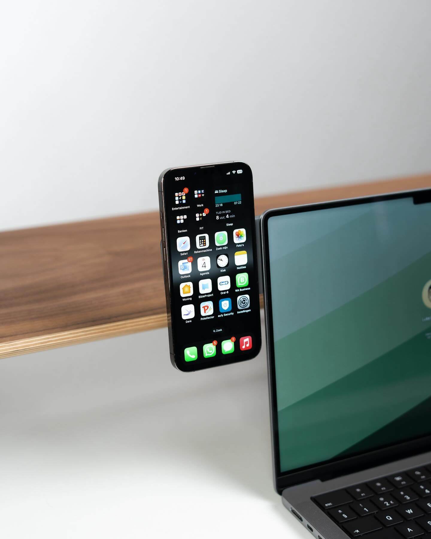 Moft Flip Mount - розкладне кріплення для телефону