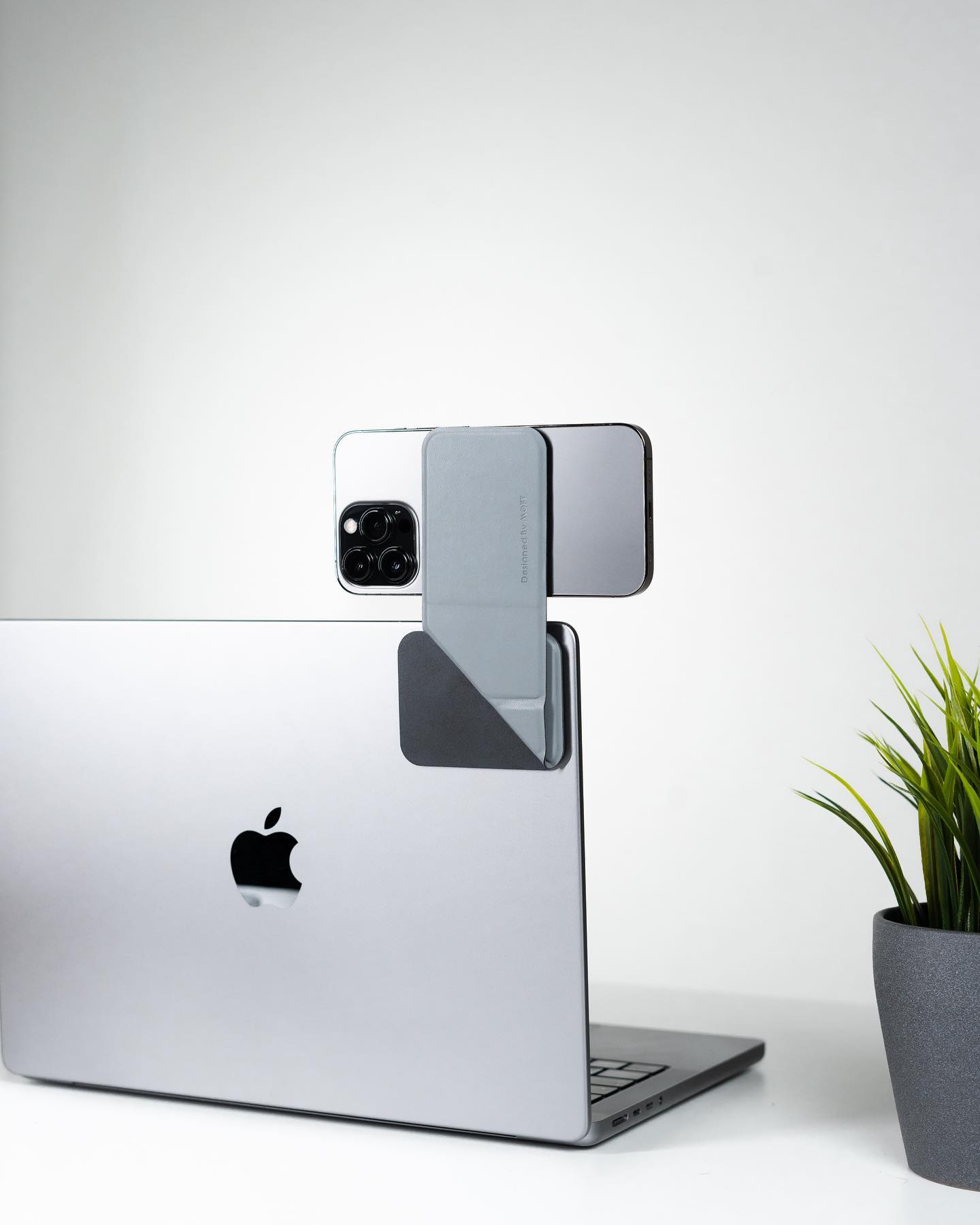 Moft Flip Mount - розкладне кріплення для телефону