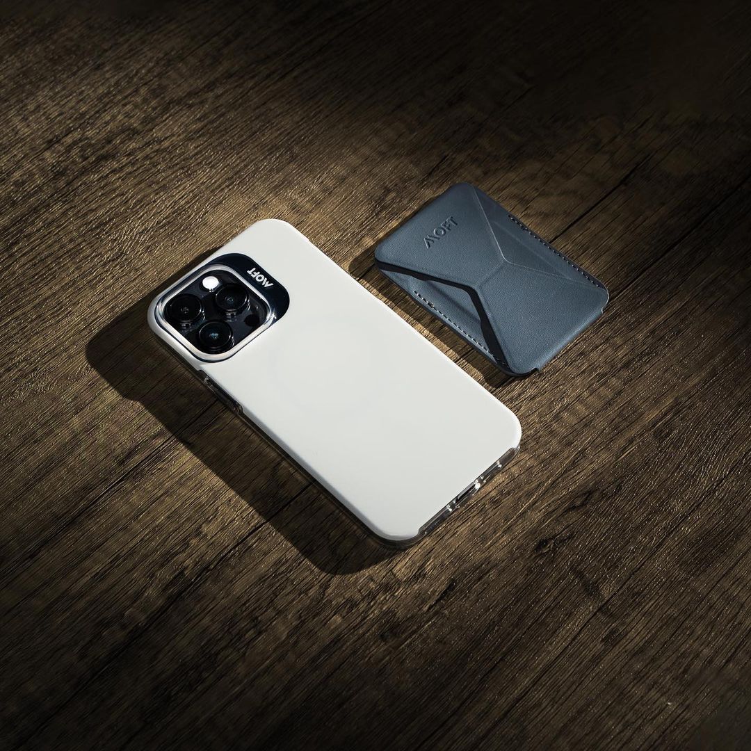Білий чохол MOFT Snap Case для iPhone 13/15