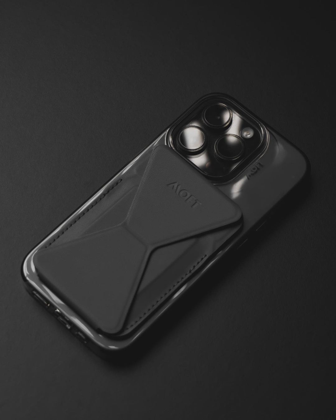 Уцінка. Чорний чохол MOFT Snap Case для iPhone 14