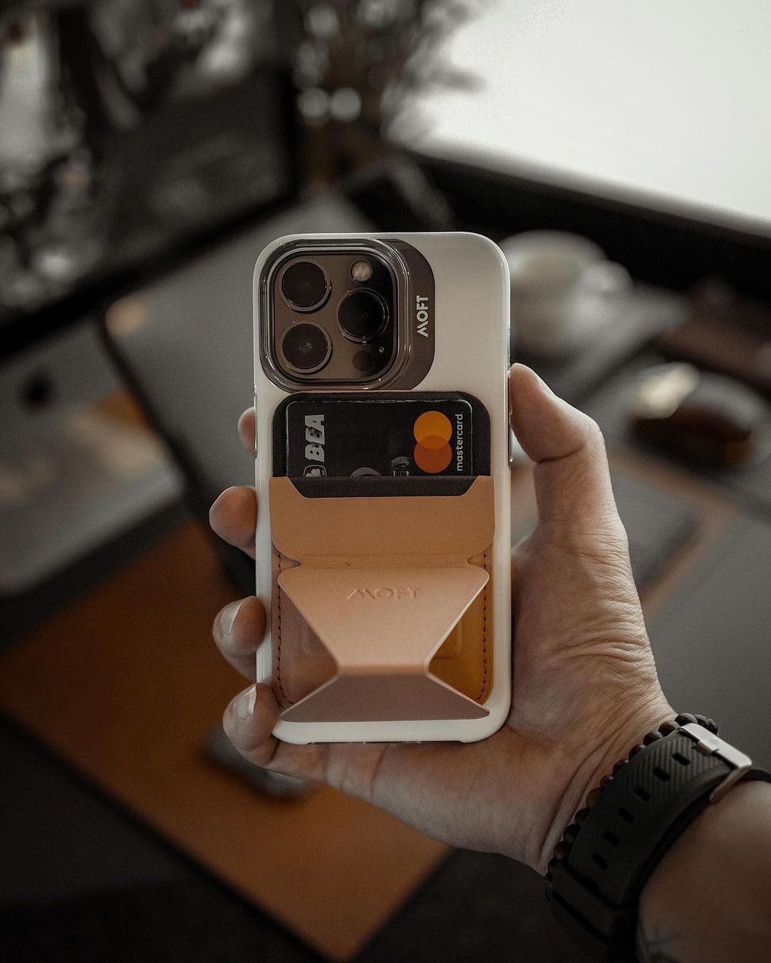 Білий чохол MOFT Snap Case для iPhone 13/15