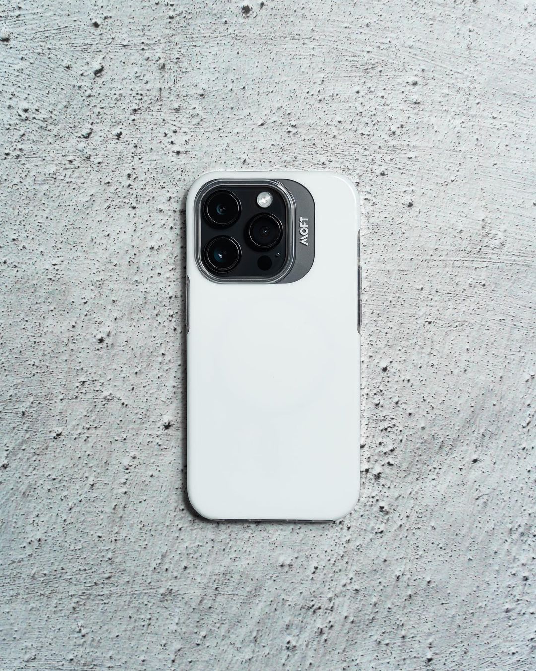 Білий чохол MOFT Snap Case для iPhone 13/15