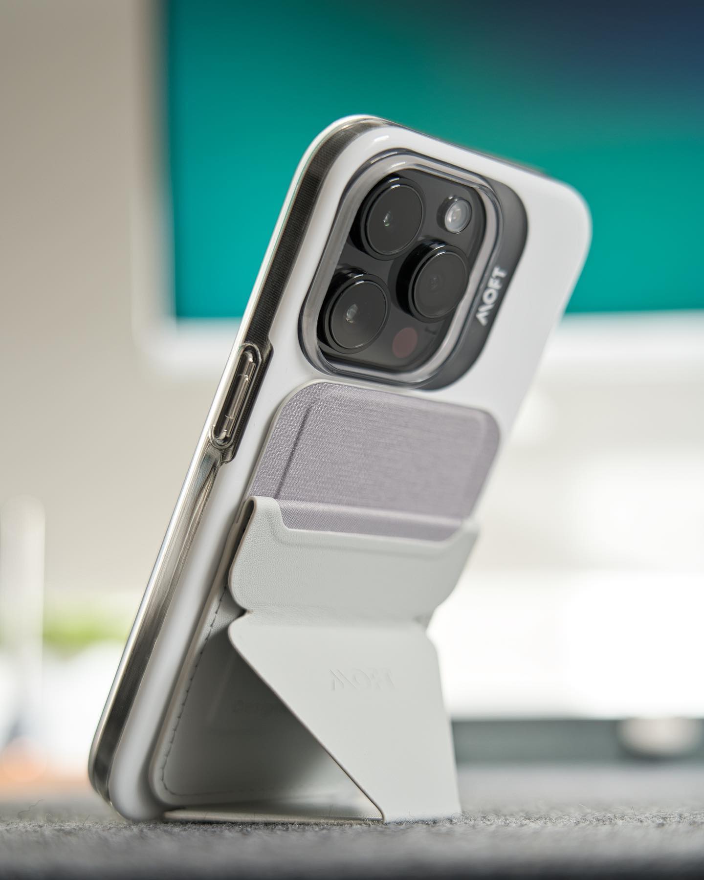 Білий чохол MOFT Snap Case для iPhone 13/15