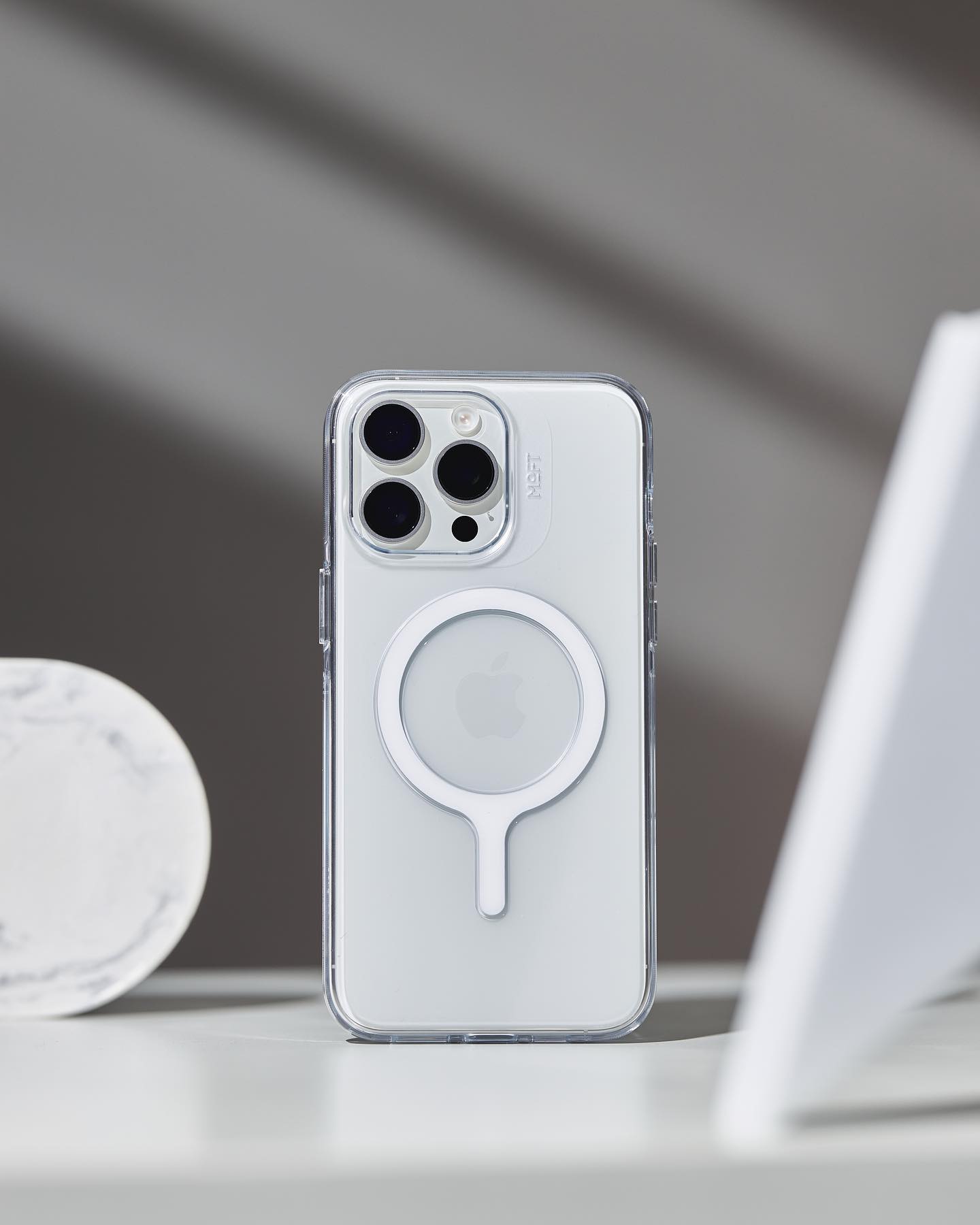 Уцінка. Прозорий чохол MOFT Snap Case для iPhone 14